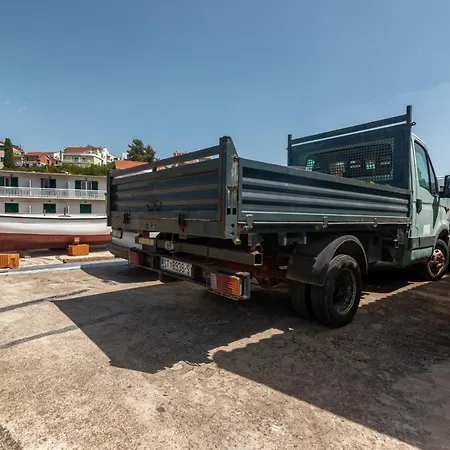Double Hvar 15706d